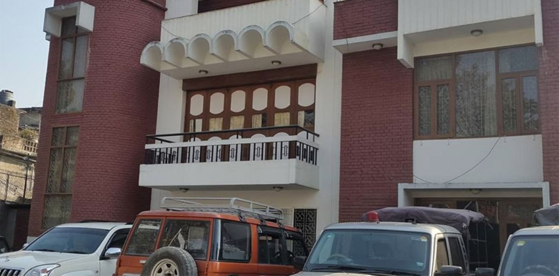 छलफलका लागि ओली पक्षका नेताहरु प्रचण्ड निवास खुमलटारमा