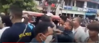 कैलालीमा ओली र प्रचण्ड पक्षका कार्यकर्ताबीच झडप