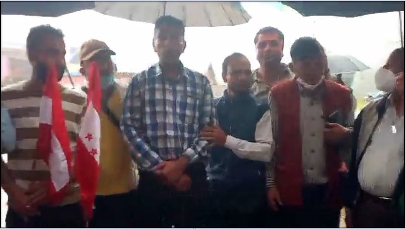 गुल्मीको छत्रकोटका अध्यक्ष विरुद्धमा स्थानीयको प्रदर्शन, लाखौँ अनियमितता गरेको आरोप