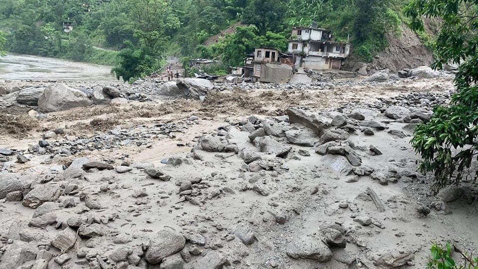 सिन्धुपाल्चोकको जम्बुमा पहिरोमा हराएका २० जना अझै भेटिएनन्