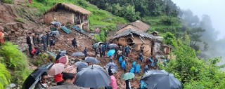 तनहुँमा पहिरोले दुई घर पुरिदा पाँच जना बेपत्ता