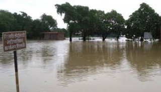 भारतीय सीमासित जोडिएको सप्तरीको तिलाठी गाउँ डुबानमा