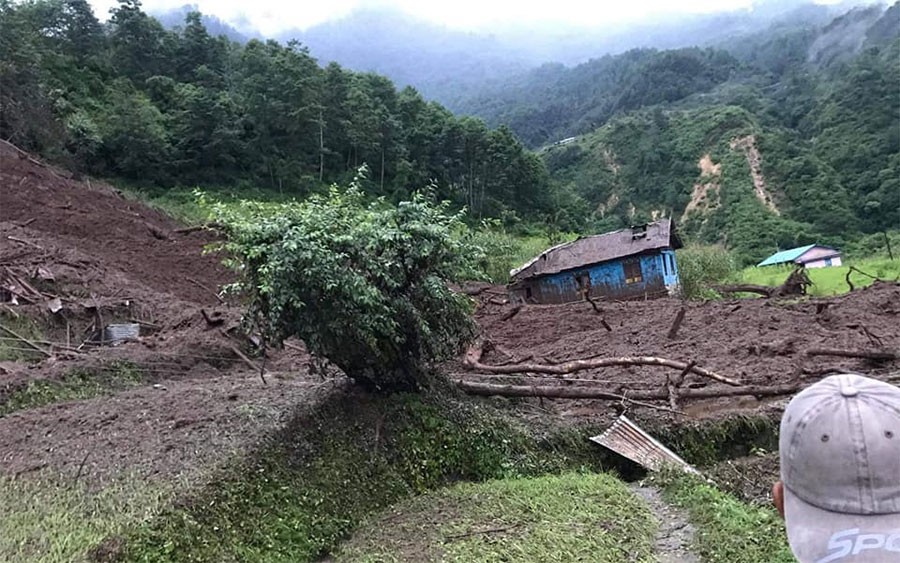 सिन्धुपाल्चोक पहिरोमा बेपत्ता २ जनाको शव फेला,  तीन अझै बेपत्ता