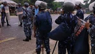 तस्करसँग झडप हुँदा एक प्रहरीसहित दुई जना घाइते