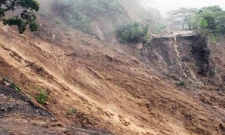 लमजुङको मर्स्याङ्दी गाउँपालिकमा १० घर पहिरोमा पुरिए