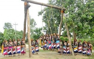 रानाथारु समुदायका महिलाहरुले आज तीज मनाउँदै