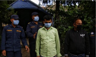युवतीमाथि एसीड आक्रमण गर्ने दुई जनालाई प्रहरीले गर्‍यो सार्वजनिक