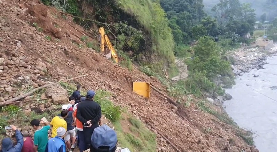 बागलुङमा पहिरोमा पुरिएका एक जनाको शव फेला