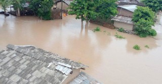 कैलालीका भजनी र जोशीपुरका वस्तीमा बाढी पस्दा १०० घर परिवार प्रभावित