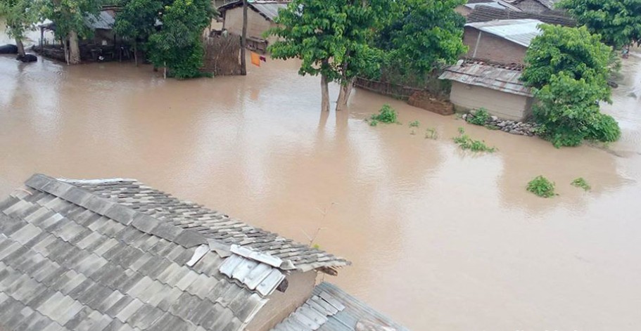 कैलालीका भजनी र जोशीपुरका वस्तीमा बाढी पस्दा १०० घर परिवार प्रभावित