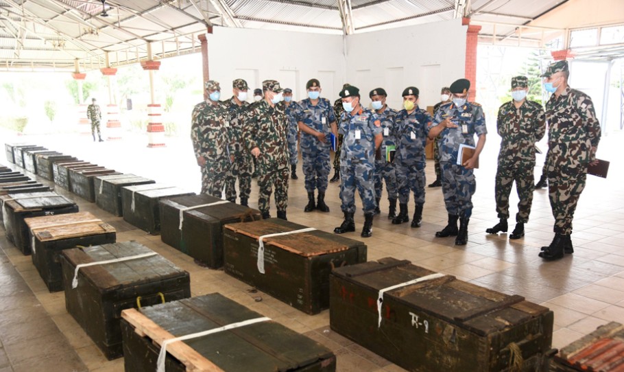 सेनाले सशस्त्र प्रहरीलाई दियो ६ सय वटा राइफल, मर्मतबारे १५ दिने तालिम पनि दिने