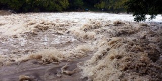 कर्णाली नदीमा पानीको बहाव खतरा नजिक