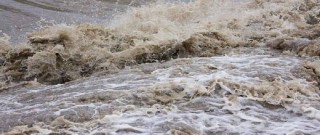 कैलालीमा बाढीका कारण हराइरहेका दुई जनाको शव फेला, १ जना अझै बेपत्ता