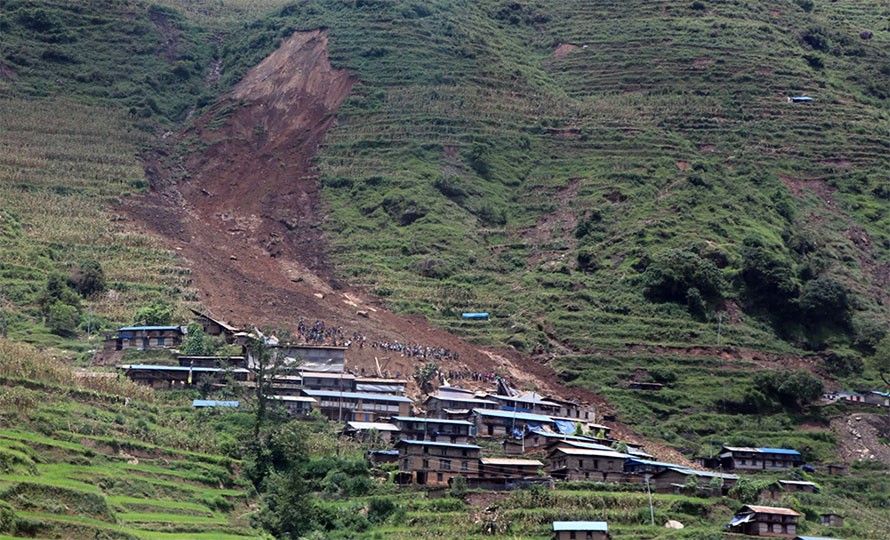 सिन्धुपाल्चोकको अन्य क्षेत्रमा पनि जोखिम , पहिरोमा हराइरहेका १८ जनाको शव भेटियो,२१ अझै बेपत्ता
