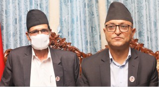 अद्यावधिक नक्साअंकित लोगो संघीय संसदका पदाधिकारीलाई हस्तान्तरण