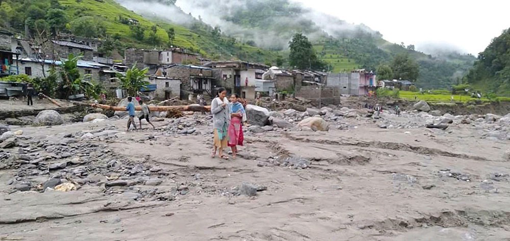 अछाममा बाढीले घर बगाउदा ६ जनाको मृत्यु , १५ बढि सम्पर्कविहीन
