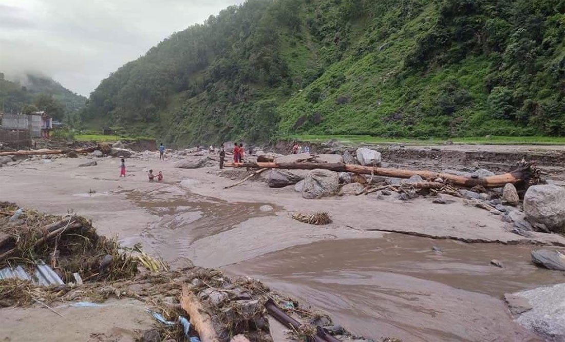 बाढीपहिरोबाट मृत्यु हुनेको संख्या १२१ पुग्यो, २८ जना अझै बेपत्ता