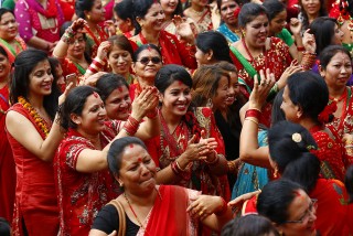 हिन्दु नारिहरुले हरितालिका तीज  घरमै महादेवको पूजा आराधना गरी  मनाउँदै