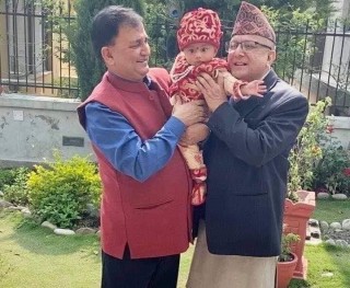 ‘दिन कि ईश्वर पोखरेलका छन् कि उनका सम्धीका’