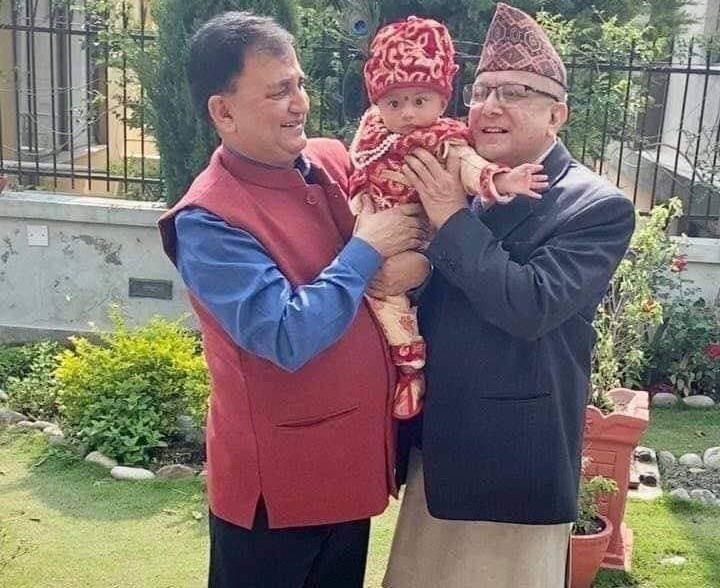 ‘दिन कि ईश्वर पोखरेलका छन् कि उनका सम्धीका’