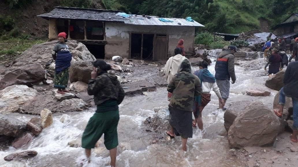 बाढीले बस्ती नै बगाउँदा बागलुङमा कम्तीमा ११ जना सम्पर्कविहीन, एक जनाको शव भेटियो