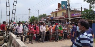 भारत फर्किने नेपालीहरुको नाकामा भिड