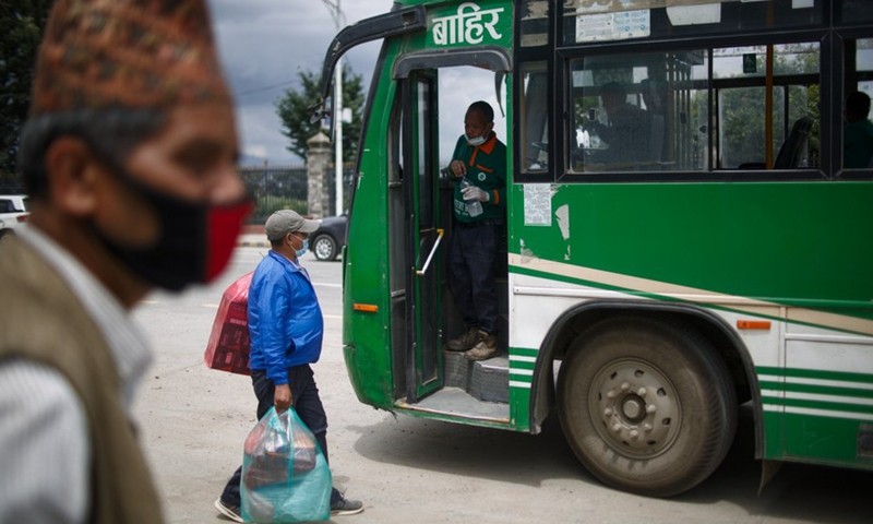 सार्वजनिक सवारीका साधन चलाउदा यस्ता छन् सुरक्षा मापदण्ड