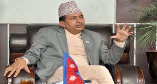 परिवारका एक सदस्यमा कोरोना देखिएपछि स्वास्थ्यमन्त्री ढकाल आजदेखि आइसोलेसनमा