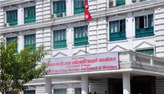 मन्त्रीहरु लाभका काम तथा निर्णयमा केन्द्रीत, कर्मचारीले भने टेर्न छाडे