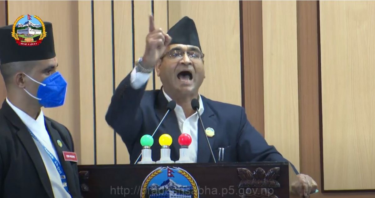 मन्त्रीले रोष्टमबाटै भने, विरोधी सांसदलाई घिसारेर निकालिहाल्नुस्...