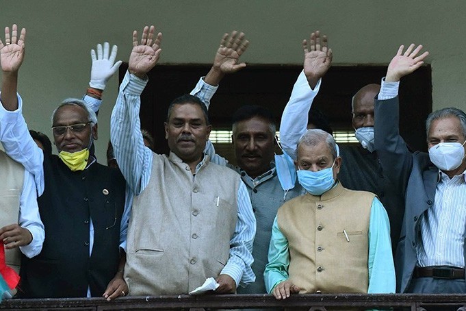 'ओली सरकारमा जाँदैनौं, आफ्नै नेतृत्वमा पहल गर्छौं' (पार्टी एकताका ७ बुँदासहित)