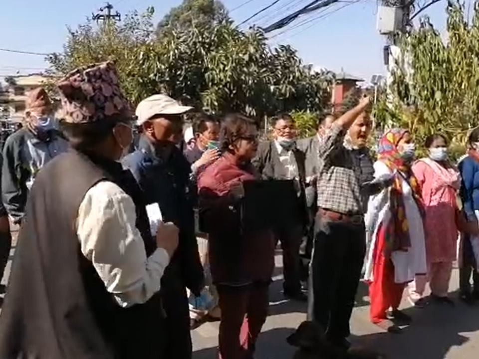 नरवणेविरुद्ध माइतीघरमा प्रदर्शन, लागे यस्ता नारा