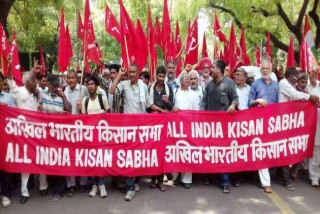 भारतमा नयाँ कृषि कानुनको विरोध, किसानको प्रदर्शनले लियो विशाल रुप
