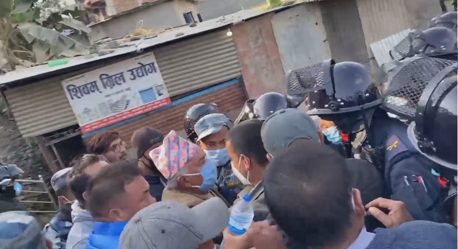 कांग्रेस वरिष्ठ नेता पौडेल प्रहरी नियन्त्रणमा, हिरासतबाटै भने, ‘प्रहरी दमन बन्द होस्’