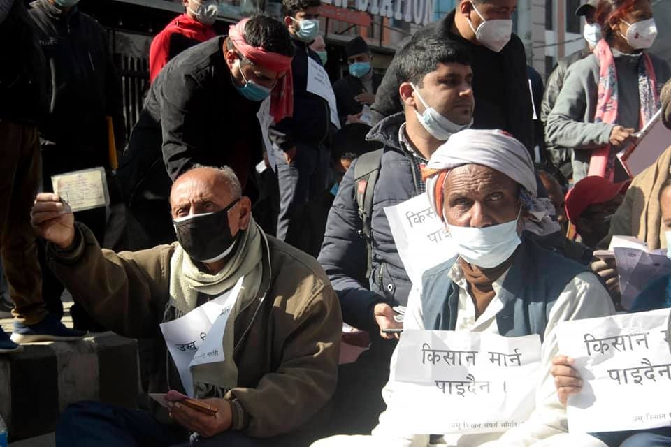 किसानको आन्दोलन जारी, थपिँदैछन् आन्दोलनकारी