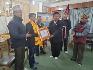 भारतमा नेपालीको सेवा गर्ने भण्डारी नेपालमा सम्मानित