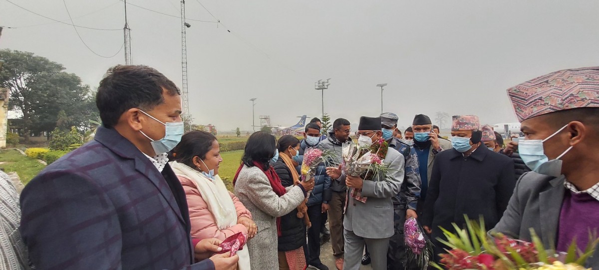 ओलीलाई बेवास्ता गरेका मुख्यमन्त्रीले प्रचण्डलाई भव्य स्वागत गर्नुको यस्तो छ रहश्य !