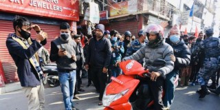जनताका लागि बन्द,  आफू चाहिँ सवारीमा सरर...!