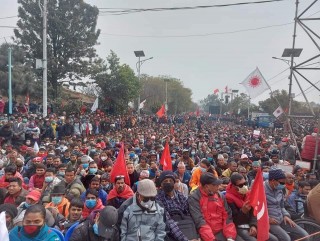 ७ तस्बिरमा हेर्नुहोस् प्रचण्ड–माधव समूहको विरोधसभाका दृश्य !