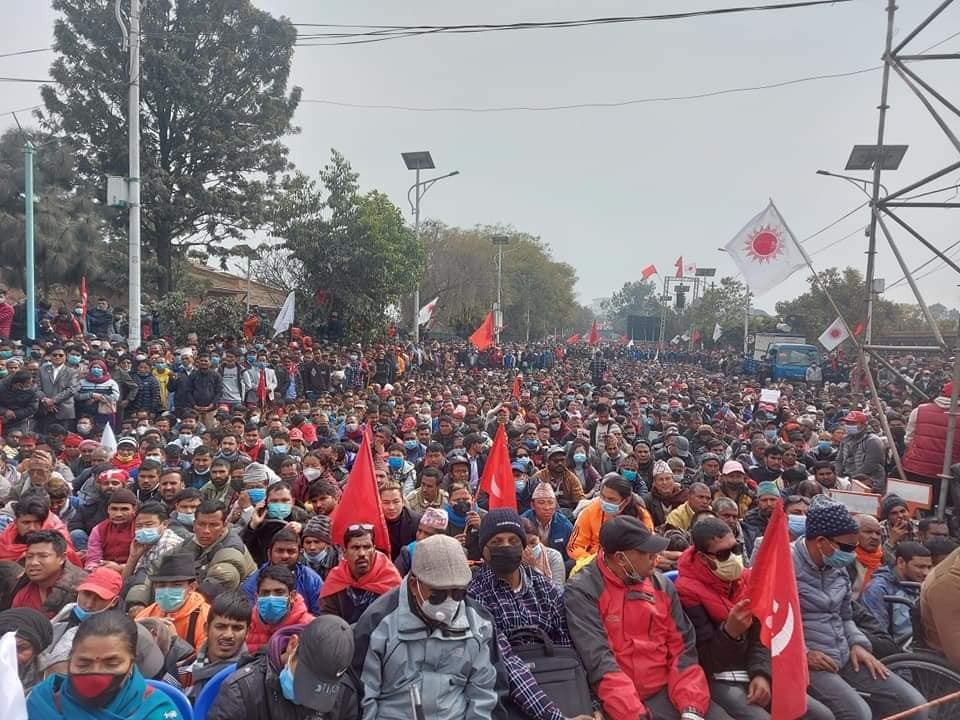 ७ तस्बिरमा हेर्नुहोस् प्रचण्ड–माधव समूहको विरोधसभाका दृश्य !