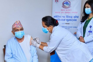प्रधानमन्त्रीले खोप लगाएर सुरु गरे दोस्रो चरणको खोप अभियान (तीन तस्बिरसहित)