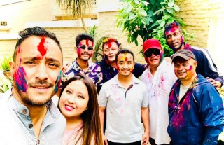 हेर्नुहोस् होली मनाएका दृश्य १० तस्बिरमा !