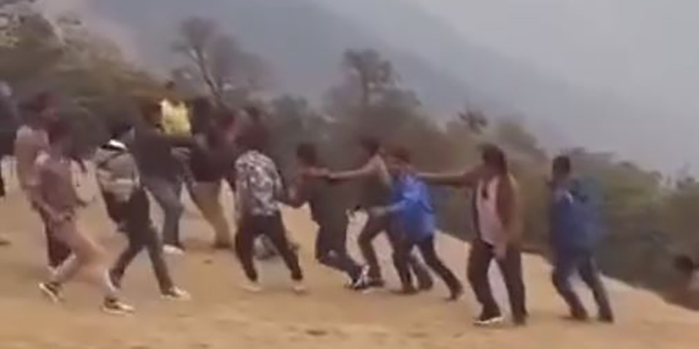 मृतकको शव परीक्षण हुँदै, प्रहरीको टोली घटनास्थलमा