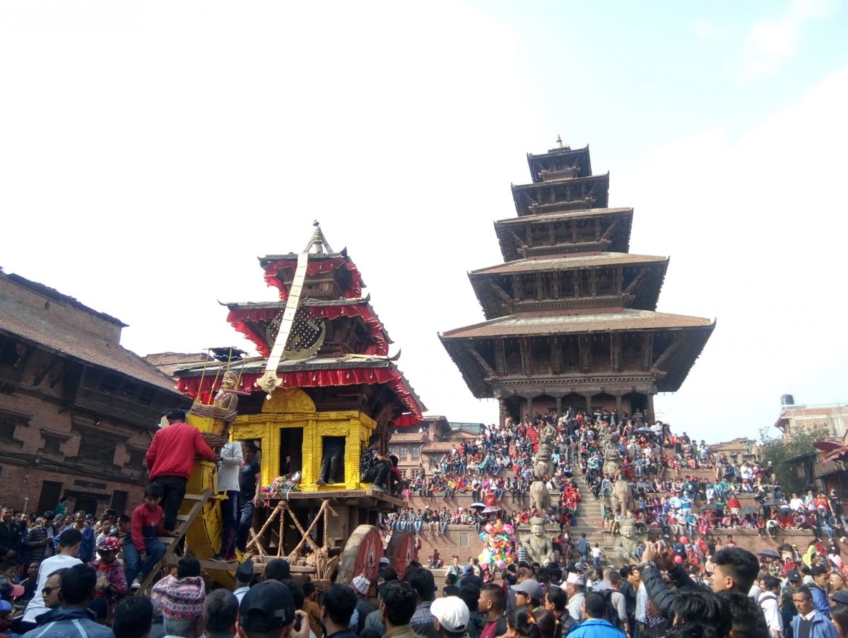 बिस्केट जात्राको आज मुख्य दिन, लिङ्गो उठाइँदै