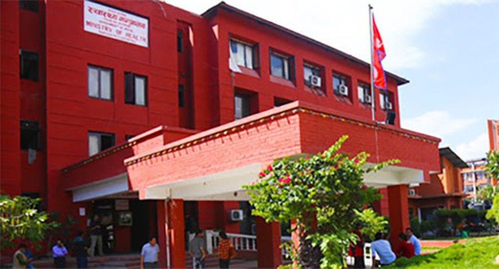 कोभिडको तेस्रो लहरमा बालबालिका बढी  प्रभावित हुने स्वास्थ्य मन्त्रालयको चेतावनी, विज्ञले भने, ‘अनुमान मात्रै’