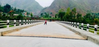 चार वर्षमा बन्नुपर्ने पक्की पुल बल्ल सात वर्षमा बन्यो, तैपनि अझै सञ्चालनमा आएन