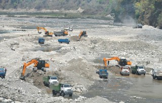 बजेटमार्फत नदीजन्य पदार्थको निर्यात गर्ने घोषणाको सर्वत्र आलोचना