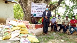 निषेधाज्ञामा समस्यामा परेका अति विपन्नलाई सिर्तुङ समाज छत्रकोटद्वारा राहत वितरण