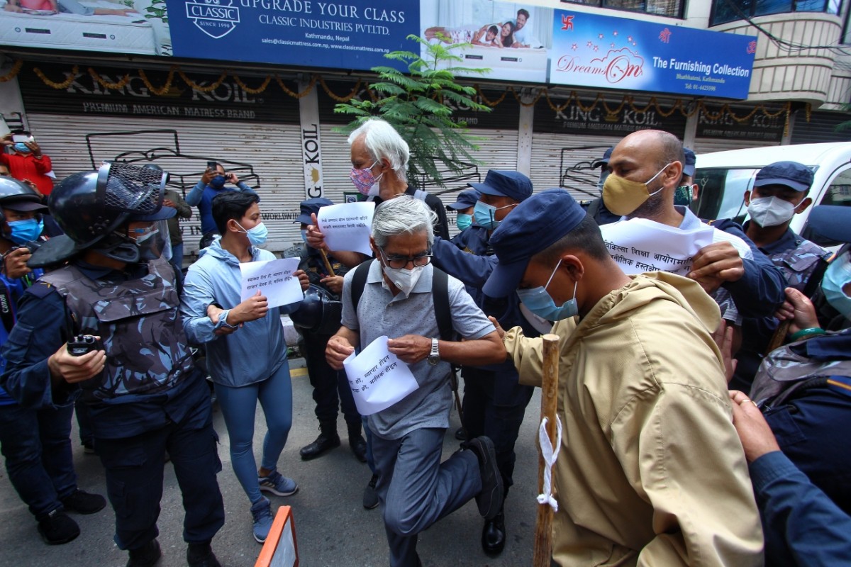 बिएन्डसीको सम्बन्धनको विरोधमा बालुवाटारअगाडि प्रदर्शन, २० प्रदर्शनकारी समातिए