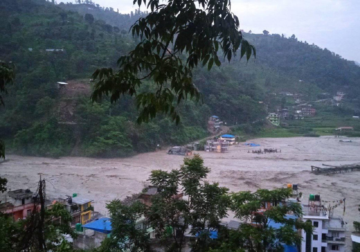 मेलम्चीको बहाव बढ्यो, सतर्क रहन आग्रह